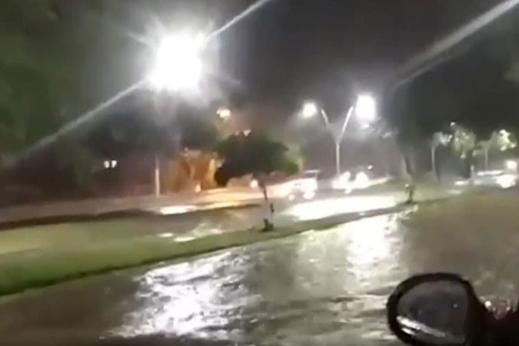 Sudoeste: Temporal deixa ruas alagadas em Vitória da Conquista