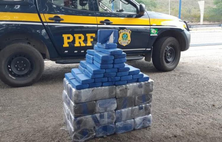 Bahia: PRF apreende 225 kg de cloridrato de cocaína avaliados em R$ 34 milhões em Jaguaquara