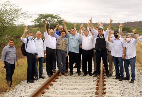 Sudoeste: Bolsonaro visita região e assina contrato para concessão da Fiol