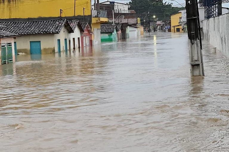 Governos Federal e estadual se unem para socorrer municípios atingidos pelas chuvas na Bahia