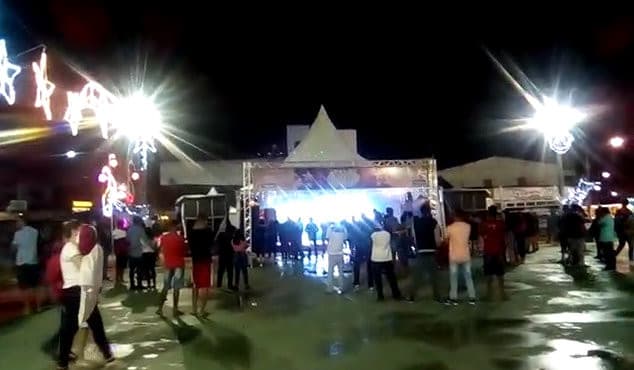 Contradição: Governo do Estado decreta situação emergência em Poções, mas Prefeitura faz festa no centro da cidade.