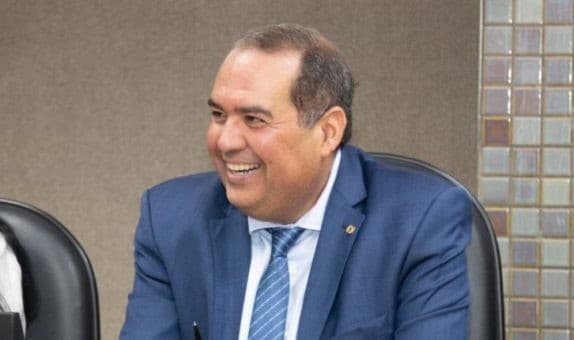 “Se ACM Neto fosse governador eu tenho certeza de que ações mais efetivas seriam tomadas”, diz líder da Oposição em resposta à critica de petista