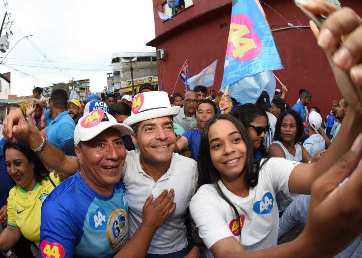 ACM Neto realiza grande caminhada em Itabuna e diz que a virada já começou: “é hora de tirar o PT da Bahia”